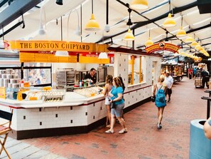 Dining - 4BR 2Baths WOLLASTON BEACH.15min to Boston2 (Quincy)