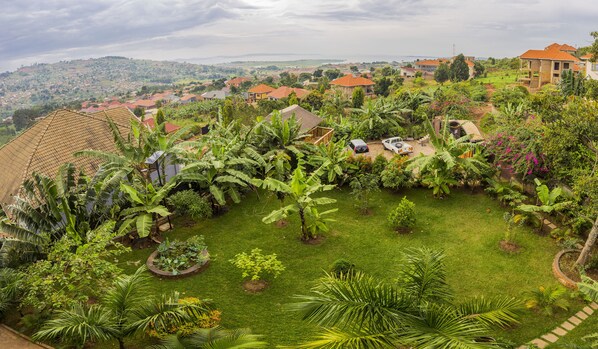 المنطقة المحيطة بالمنشأة