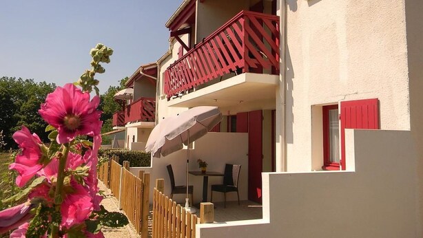 Front of property - Résidence Hôtelière Hélios (Jonzac)