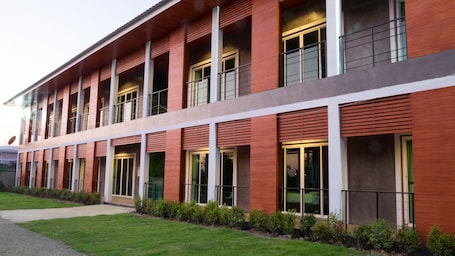 Exterior. So Herbs at Home