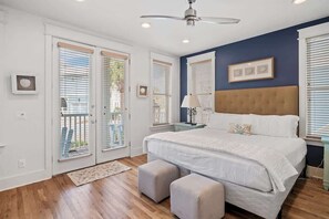 4 slaapkamers, een strijkplank/strijkijzer, gratis wifi, beddengoed