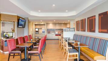 TĂ€gliches inbegriffenes kontinentales FrĂŒhstĂŒck