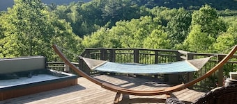 LUXURY LOG CABIN WITH MOUNTAIN VIEW | HOT TUB