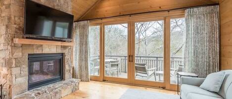 Smart TV, fireplace, DVD player, offices