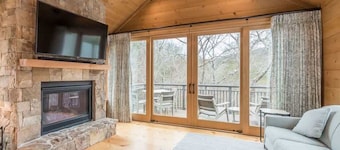 LUXURY LOG CABIN WITH MOUNTAIN VIEW | HOT TUB