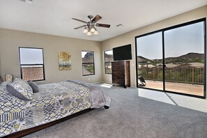 4 bedrooms, desk, iron/ironing board, free WiFi -  Absolute Pefection with Private Pool/Mt Views & 4 bedrooms/all kings (Gold Canyon)