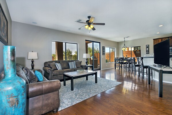 Smart TV -  Absolute Pefection with Private Pool/Mt Views & 4 bedrooms/all kings (Gold Canyon)