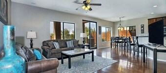  Absolute Pefection with Private Pool/Mt Views & 4 bedrooms/all kings