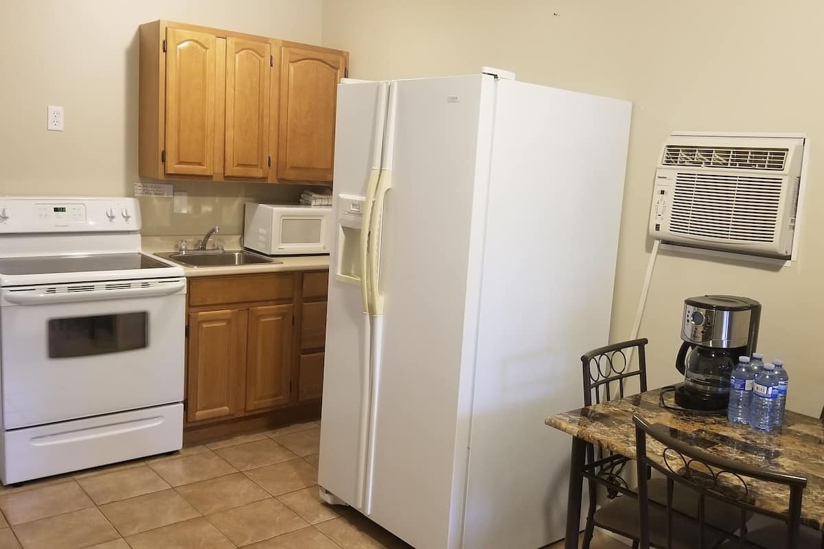 Deluxe Apartment, 2 Bedrooms, Non Smoking, Kitchenette | Private kitchen