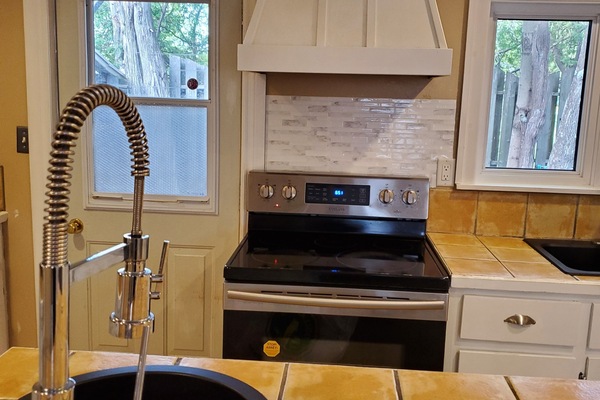 Signature Room | Private kitchen | Coffee/tea maker, microwave