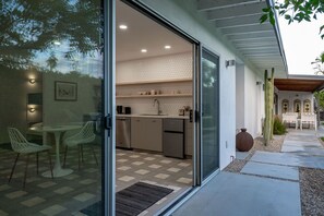 Outdoor dining - Rare Find: Home + Private Casita | Pool & Spa (Palm Springs)