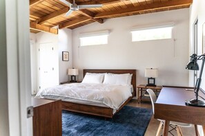 4 bedrooms, desk, iron/ironing board, free WiFi