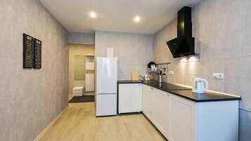 Deluxe-Apartment | Eigene Küche | Kühlschrank, Mikrowelle, Wasserkocher, Kochgeschirr/Geschirr/Besteck