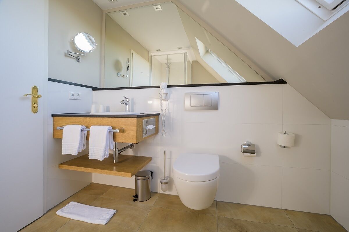 rollaway beds, free wifi, bed sheets