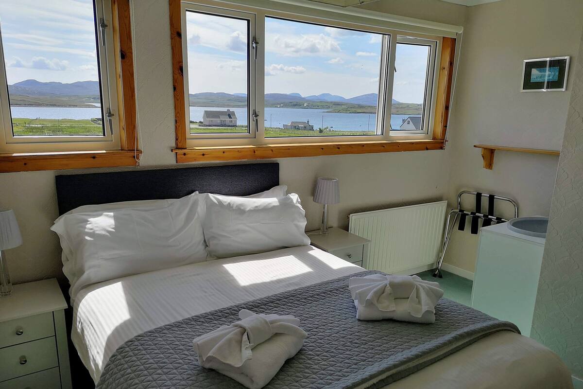 Chambre Double, salle de bains privée (Loch Roag Double NOT ENSUITE)