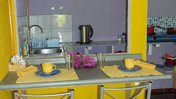 Family Cabin, 1 Bedroom (Honu Tea) | In-room dining