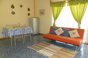 Family Cabin, 1 Bedroom (Honu Tea) | Living area - Cabañas Makupuna (Hanga Roa)