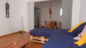 Departamento, 1 habitación | Sala de estar | Libros