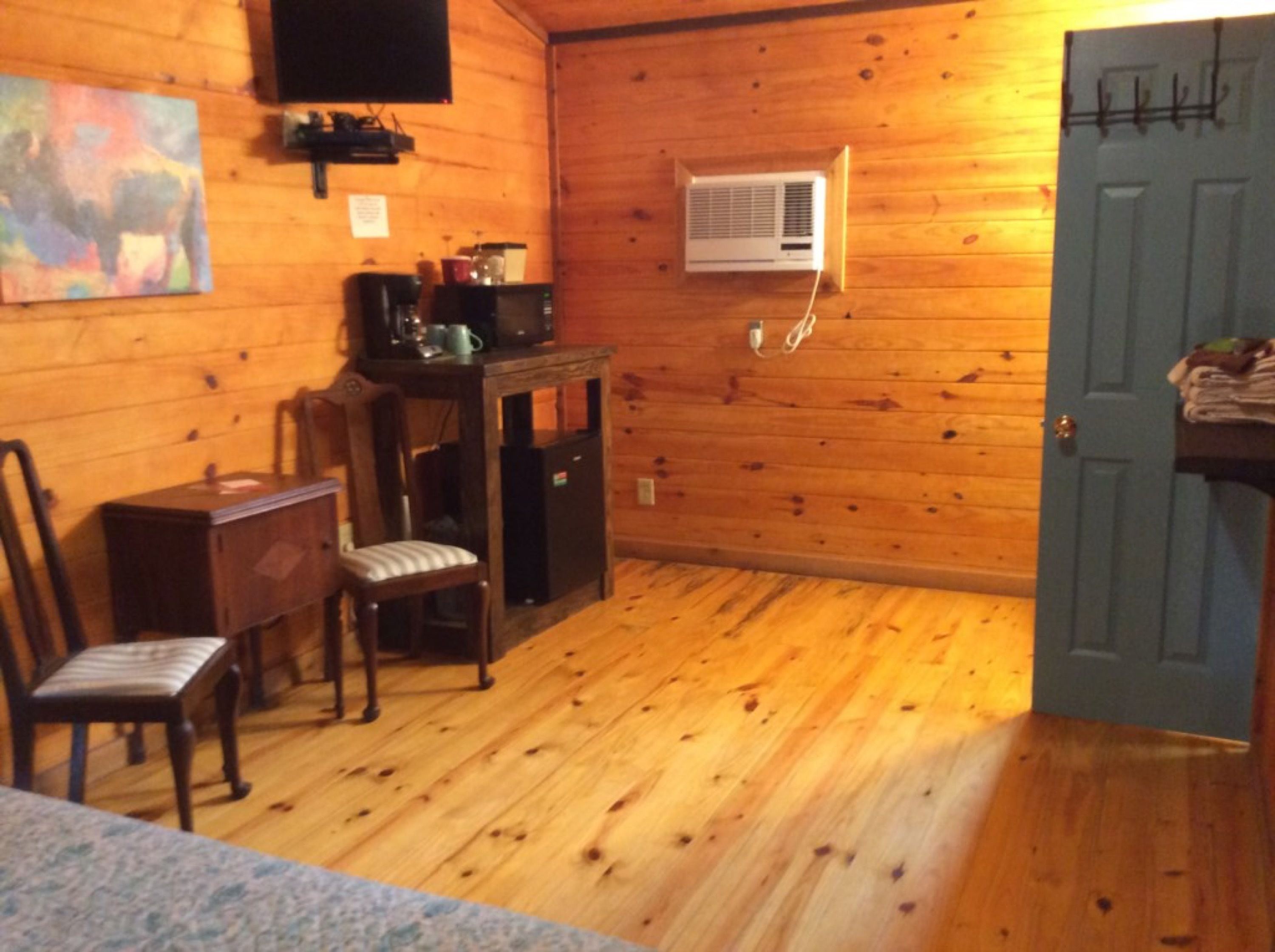 studio, 1 king bed | living area | flat-screen tv