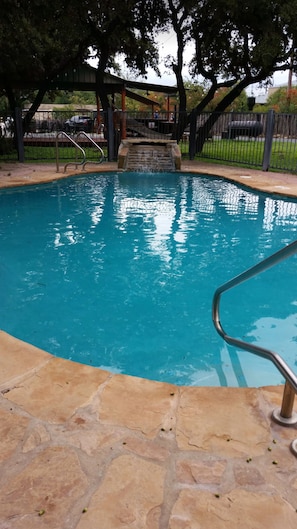 Outdoor pool - The Leakey Inn by CMD (Leakey)