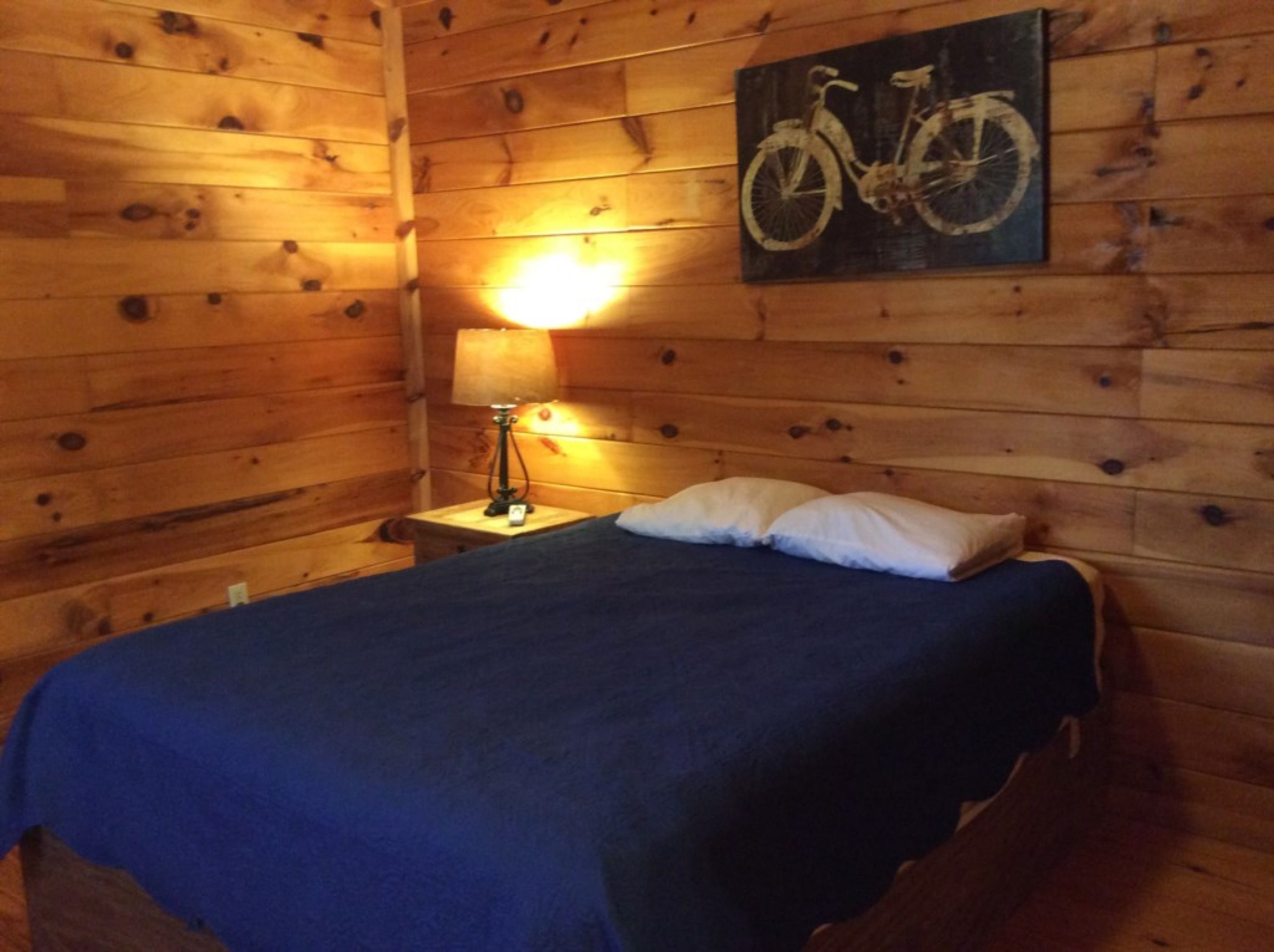 cabin, 1 queen bed | individually decorated, individually furnished, free wifi, bed sheets