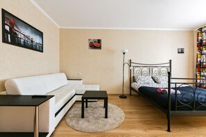 Standard-Apartment | Bügeleisen/Bügelbrett, Zustellbetten, kostenloses WLAN