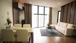公寓, 2 间卧室, 双浴室 | 客厅 | 平板电视