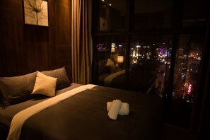 Caja de seguridad en la habitación y escritorio 