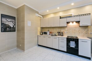 Apartment, 2 Schlafzimmer | Eigene Küche | Kühlschrank, Mikrowelle, Ofen, Herdplatte