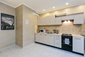 Apartment, 2 Schlafzimmer | Eigene Küche | Kühlschrank, Mikrowelle, Ofen, Herdplatte