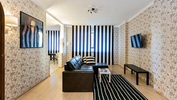 Apartment, 2 Schlafzimmer | Wohnzimmer | Flachbildfernseher