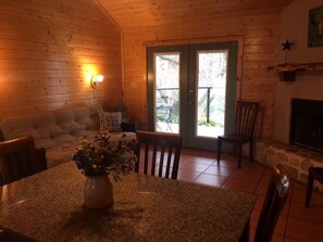 In-room dining - Frio Springs Lodges (Leakey)