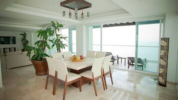 Luxury Penthouse, 5 Bedrooms, Accessible, Kitchen | In-room dining