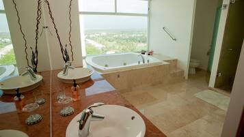 Penthouse Luxe, 5 chambres, accessible aux personnes à mobilité réduite, cuisine | Salle de bain | Baignoire et douche séparées, baignoire à jets