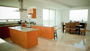 Luxury-Penthouse, 5 Schlafzimmer, barrierefrei, Küche | Eigene Küche