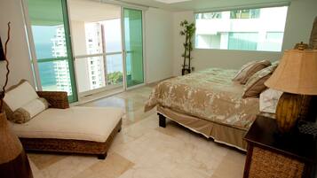 Luxury Penthouse, 5 Bedrooms, Accessible, Kitchen | View from room