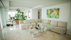 Luxury-Penthouse, 5 Schlafzimmer, barrierefrei, Küche | Wohnzimmer