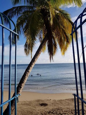 อพาร์ทเมนท์ (Master Bedroom) | วิวทะเล/มหาสมุทร