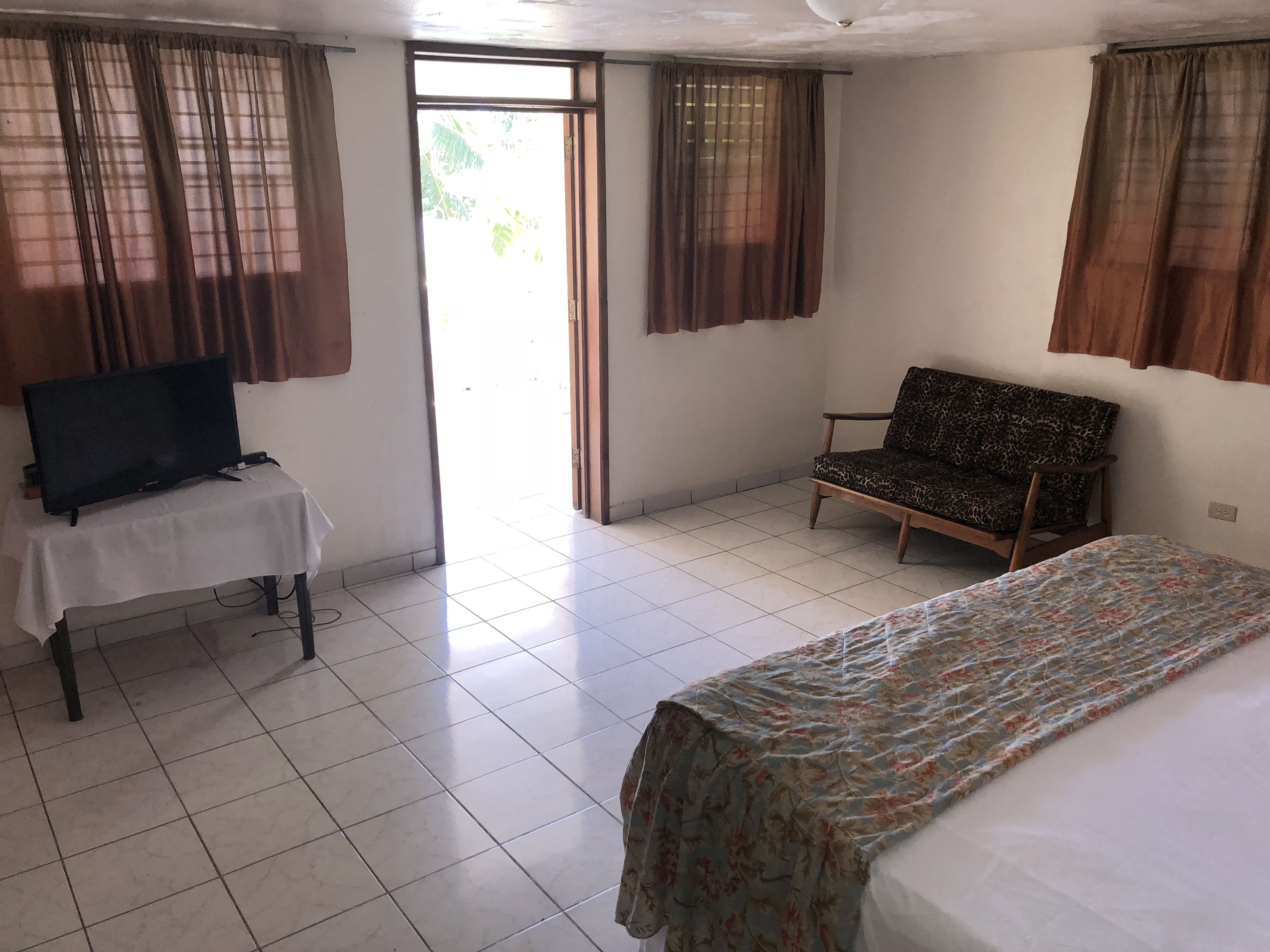 iron/ironing board, free wifi