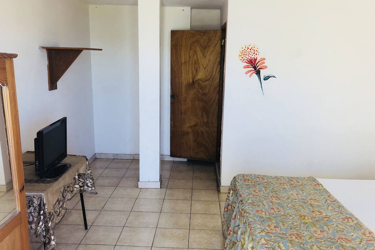 iron/ironing board, free wifi