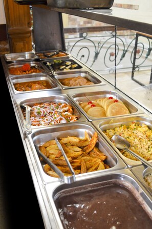 Free daily local cuisine breakfast - Hostal Zocalo - Hostel (Mérida)