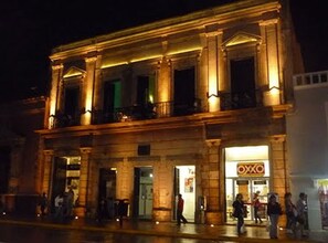 住宿正面 (夜晚)