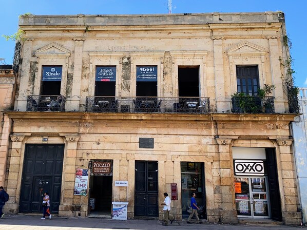 Front of property - Hostal Zocalo - Hostel (Mérida)