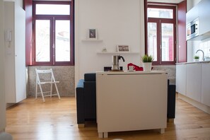 Standard Studio (1) | Living area | Flat-screen TV - Try Oporto - São Lázaro (Porto)