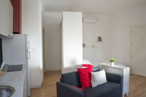 Standard Studio, Ground Floor | Iron/ironing board, free WiFi, bed sheets - Try Oporto - São Lázaro (Porto)