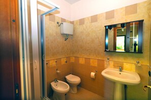 Double Room | Bathroom
