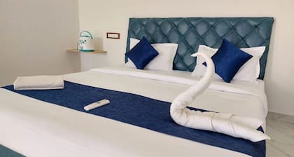 Sheesh Mahal Desert Camp