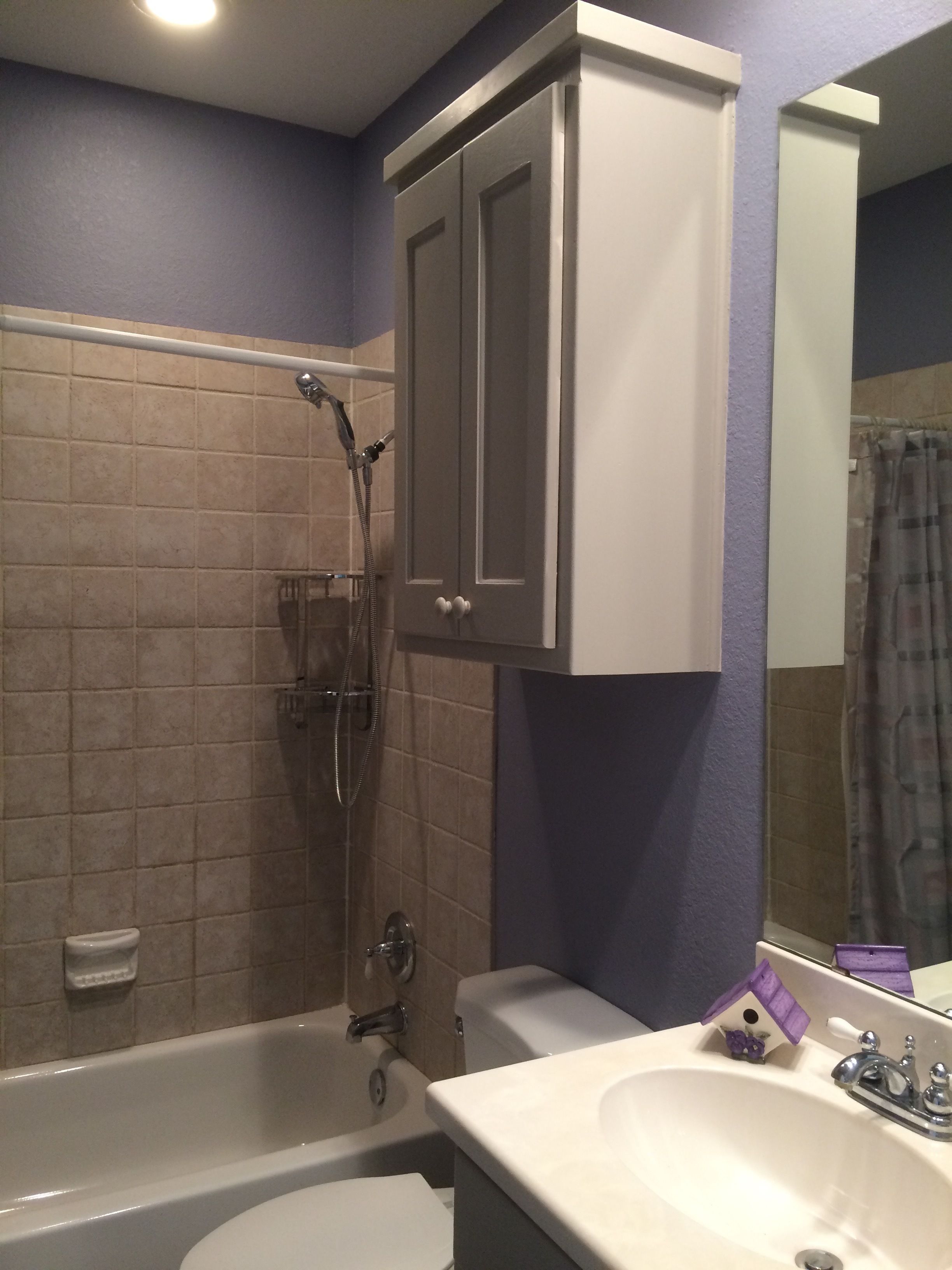 Bañera con ducha, artículos de tocador gratuitos, batas, toallas