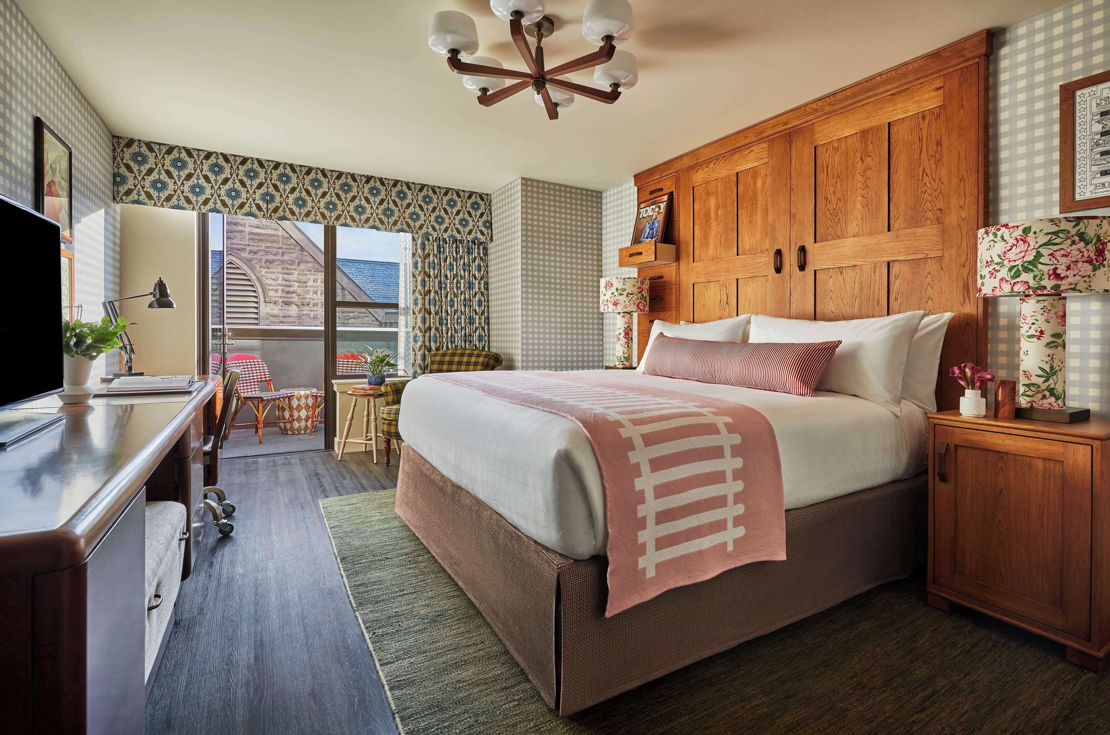 egyptian cotton sheets, premium bedding, pillow-top beds, in-room safe