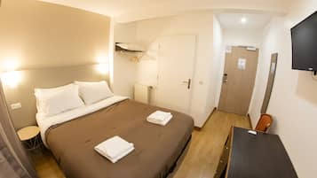 Deluxe Double Room, 1 Queen Bed, Accessible, Non Smoking | Individually decorated, individually furnished, desk, blackout curtains